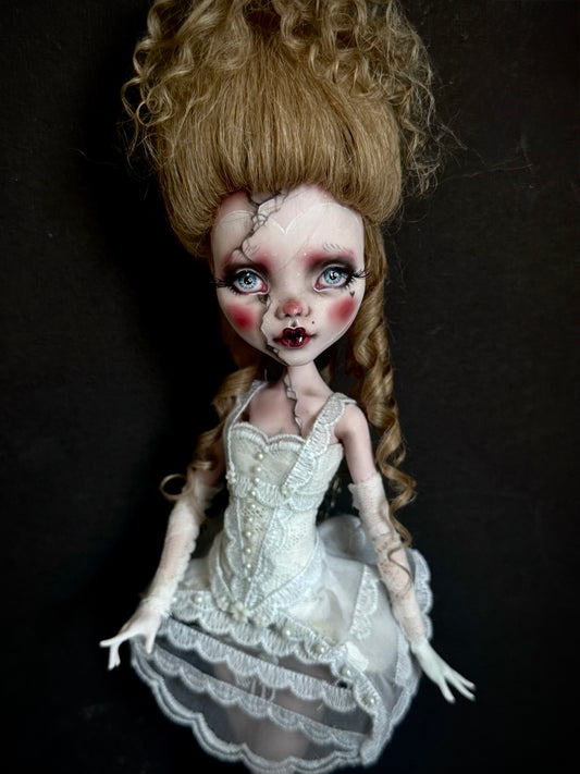 Louise, The Rococó Doll